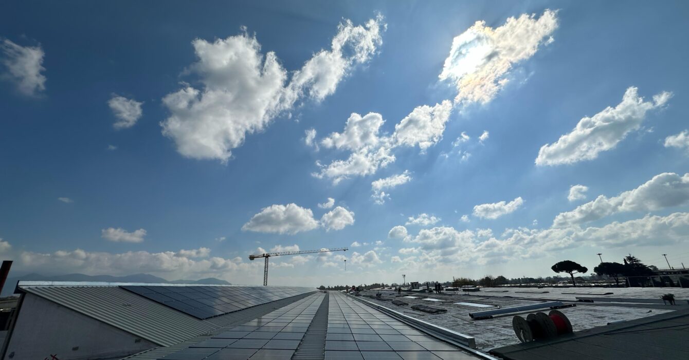 Rivoluzione energetica a Cisterna di Latina: pannelli Isofire Roof e fotovoltaici per una copertura avanzata